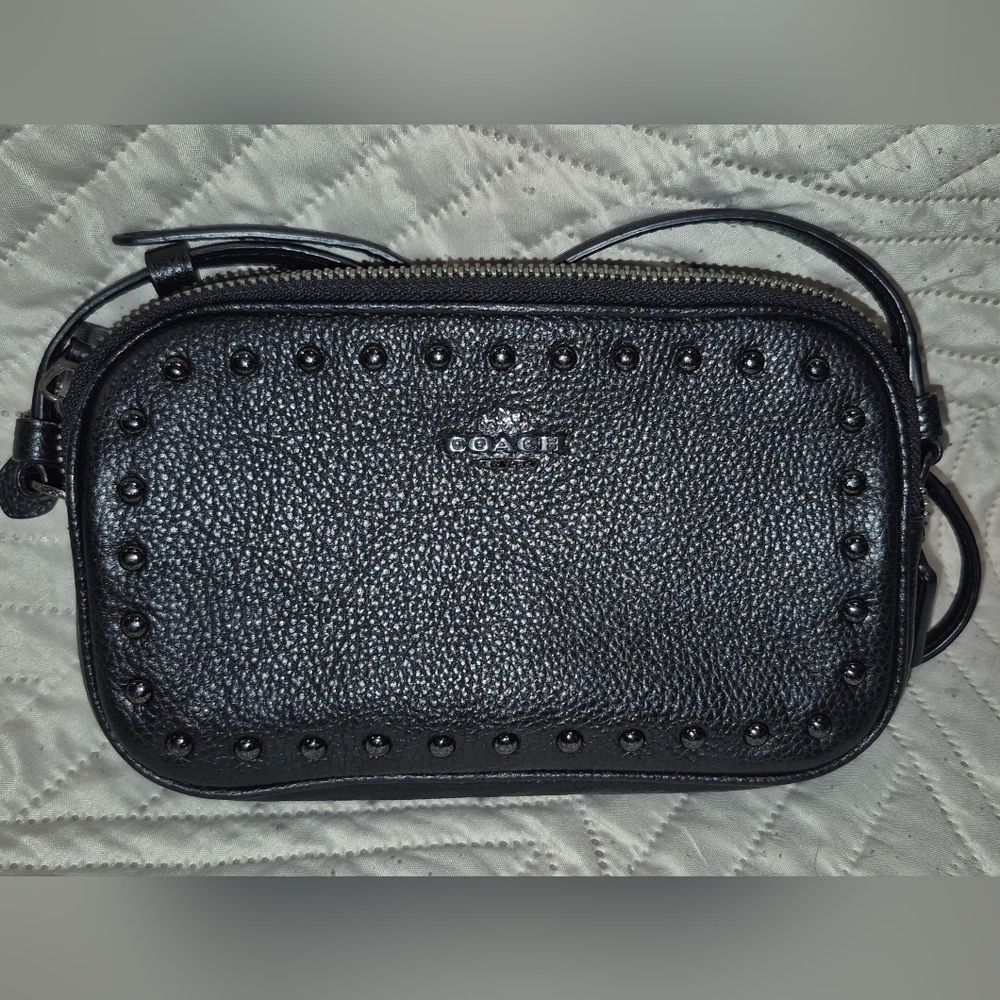 Authentic COACH Crossbody Clutch With Lacquer Rivets - Picture 3 of 7